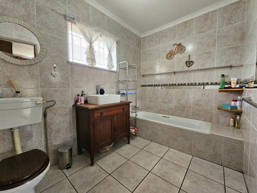 3 Bedroom Property for Sale in Miederpark North West